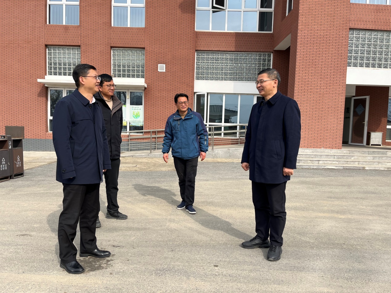 说明: F:\刘巧泉校长2025.2.2新闻\35df2134f463909dd27f9b7a595db72.jpg